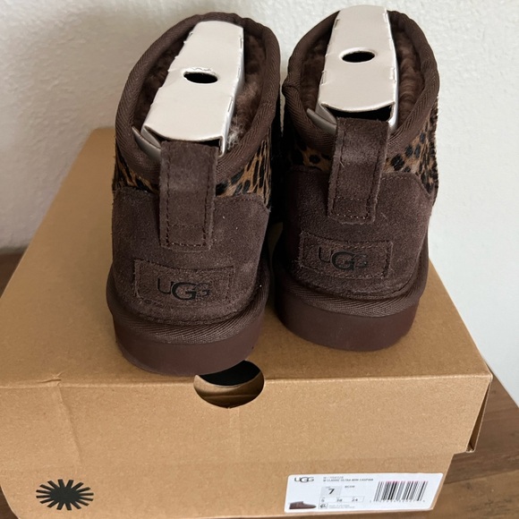 UGG Classic Ultra Mini Caspian Genuine Calf Hair Bootie. 7M. Cheetah print. New - Picture 4 of 11